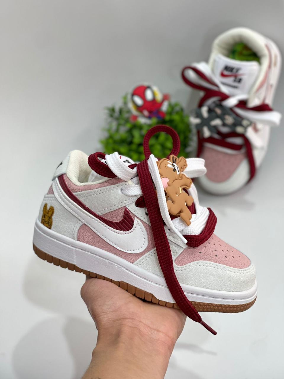 NK dunk Tom & Jerry.